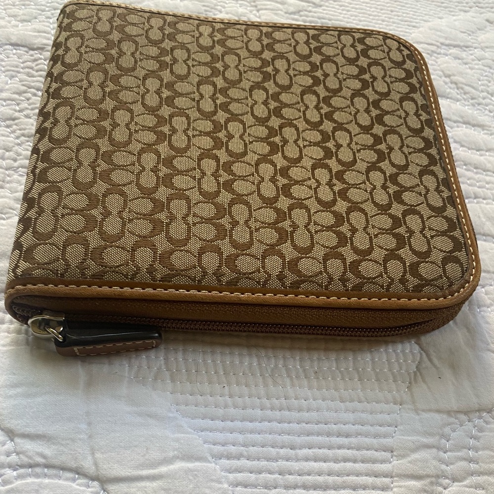 Coach Signature zippered CD case Tan 12 sleeve